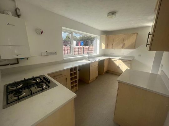 3 bedroom semi-detached house to rent - Photo 1