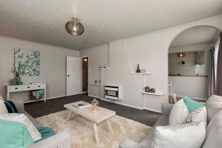 Large family home fully fenced - Photo 2