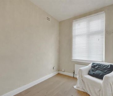 Marvels Lane, Grove Park, SE12 - Photo 4