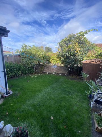 3 Bed Semi-Detached House, Steeplestone Close, N18 - Photo 2