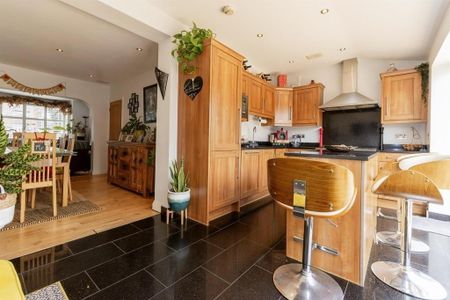 3 bedroom semi-detached house to rent - Photo 5