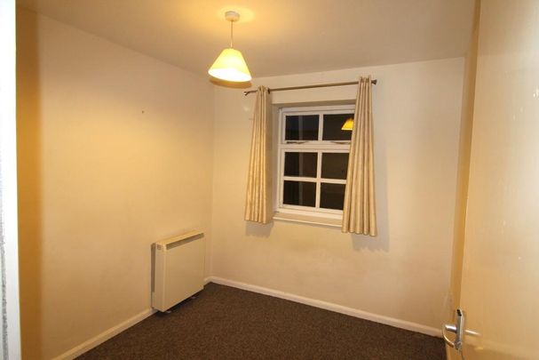 2 bedroom ground floor flat to rent - Photo 1