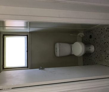 Spacious Three Bedroom Home - Photo 5