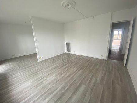 Location Appartement 3 pièces 69m² LA ROCHELLE 17000 - Photo 2