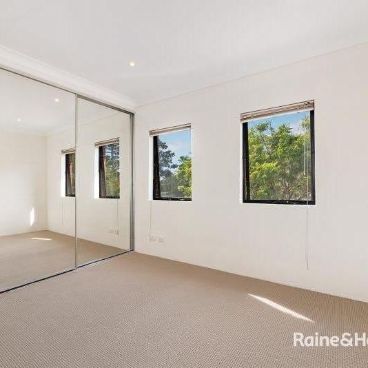 FAMILY SIZED TOWNHOUSE IN PRIME POSITION - Photo 1