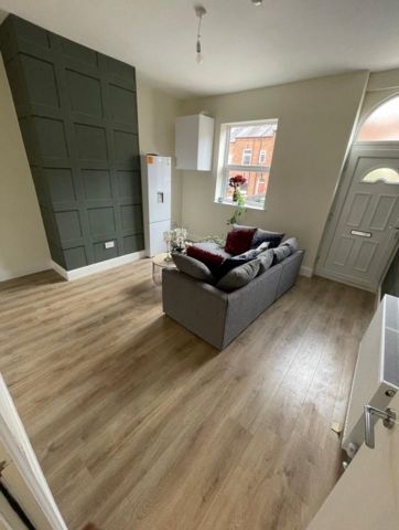 Room in a Shared House, Barton Terrace, LS11 - Photo 2
