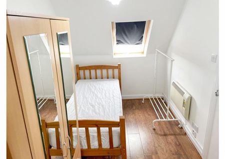 1 bedroom in a house share to rent - Photo 5