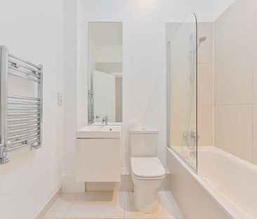 3 bedroom flat to rent - Photo 6