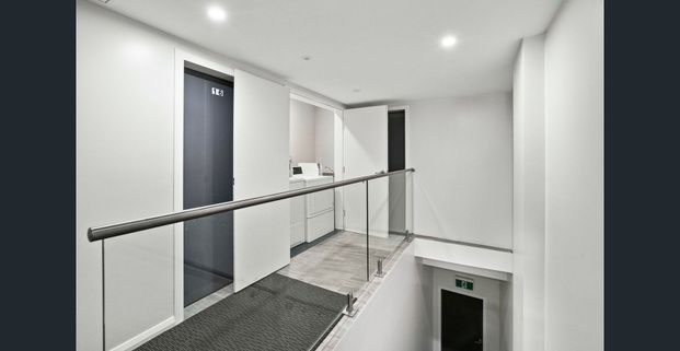 Modern self-contained fully furnished units with a balcony and free WiFi - Photo 1