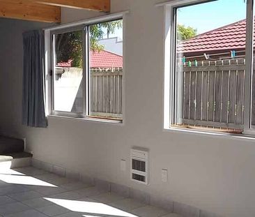 Great Tidy Townhouse in Excellent Location!! - Photo 5