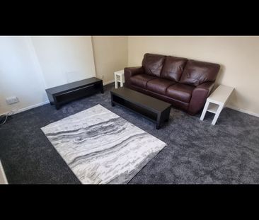 3 Bed Terraced House, Lovell Park View, LS7 - Photo 2