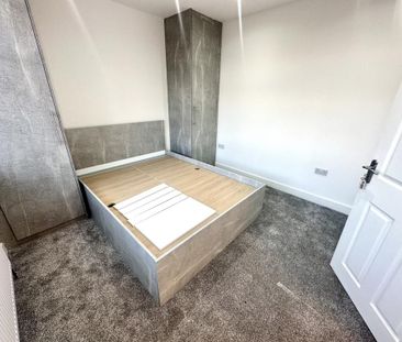 4 bedroom terraced house to rent - Photo 2