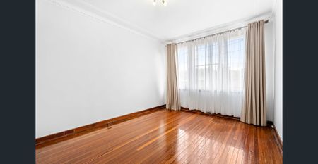 Bright 3-bedroom home with outdoor entertaining - Photo 2