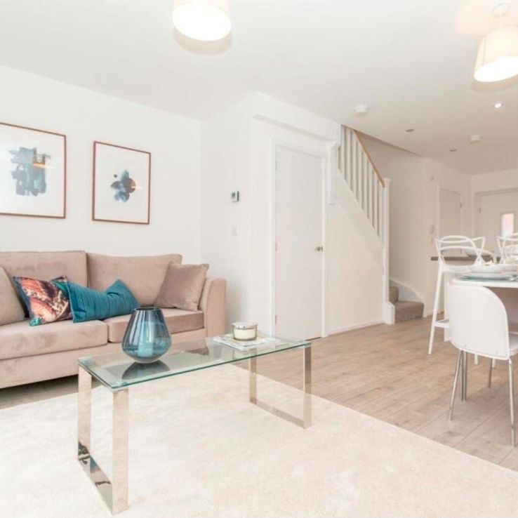 3 Bed Terraced House, Trevelyan Road, E15 - Photo 2