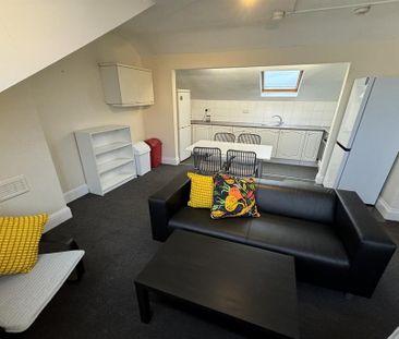 4 bedroom apartment to rent - Photo 6