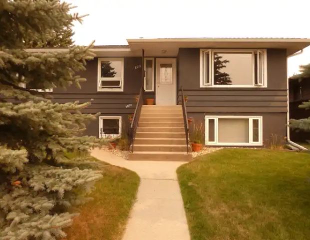 Banff Trail NW | B - 2612 Cochrane Road Northwest, Calgary - Photo 1