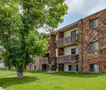 - 2 Bedroom at Crestview Manor - Photo 6