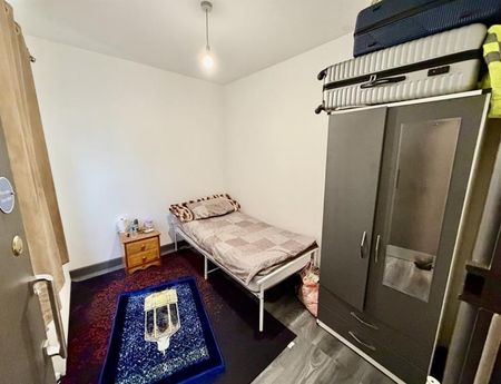 5 Bedroom Semi Detached To Let - Photo 3