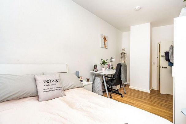 4 bedroom flat to rent - Photo 1