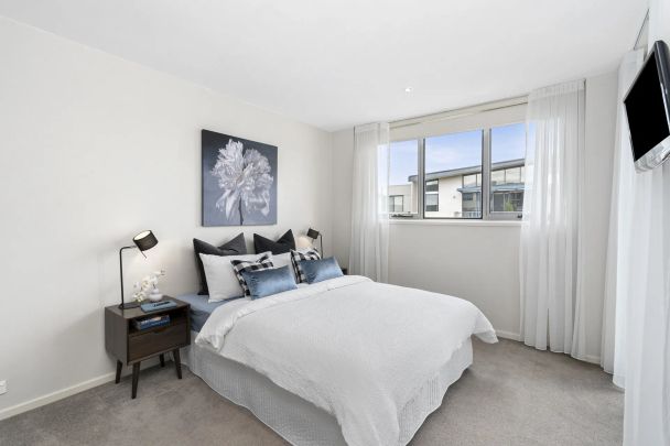 Spacious One Bedroom Plus Study Unit - Photo 1