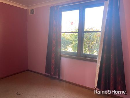 Affordable Three Bedroom - Photo 4