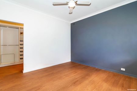 BEAUTIFUL FAMILY HOME WITH CHARM - Photo 5