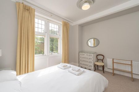 3 bedroom flat to rent - Photo 4