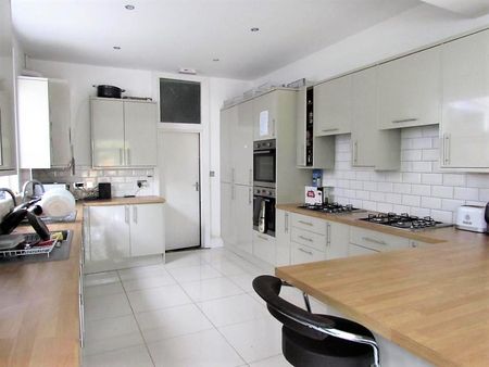 House - Terraced For Rent Waverley Road, Southsea - Photo 5