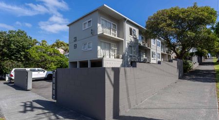 Renovated 1 Bedrom Unit - Photo 5