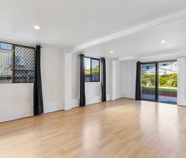 Low Maintenance Downstairs Living in Prime Redcliffe Location - Photo 4