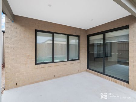 Brand New Luxury Family Home in Prime Aintree Location ! - Photo 5