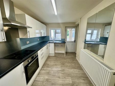 2 bedroom terraced house to rent - Photo 2