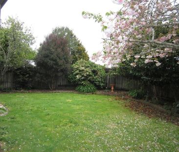 Five bedroom - Two bathroom - Photo 6