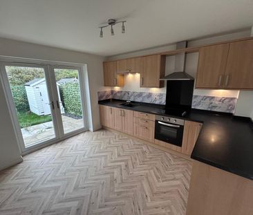 3 bedroom terraced house to rent - Photo 4