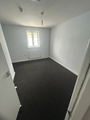 2 Bed Flat, Shield Retail Centre, BS34 - Photo 1