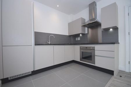 Clearview House, Pinner Road, Northwood, HA6 - Photo 4