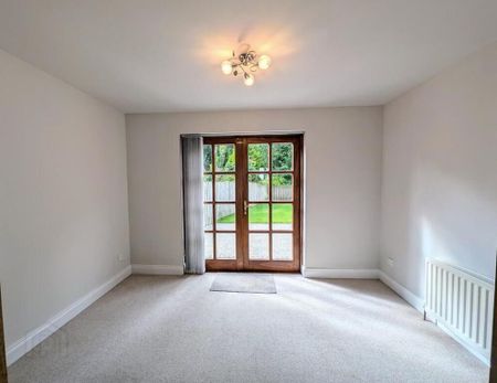 21 Lord Warden's Parade, Bangor, BT19 1YU - Photo 2