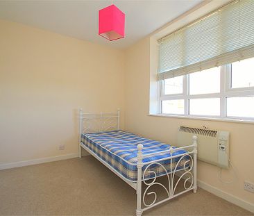 2 bed flat to rent in Wellesley Court, Richings Park, SL0 - Photo 2