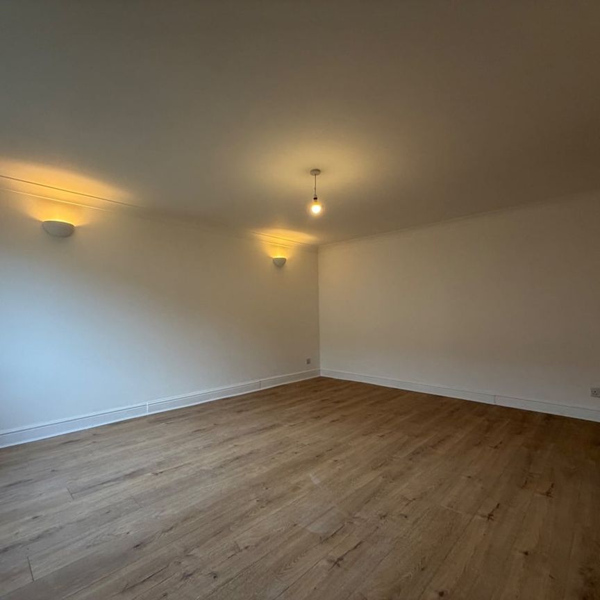 4 Bed Terraced House, Cottingley Drive, LS11 - Photo 1