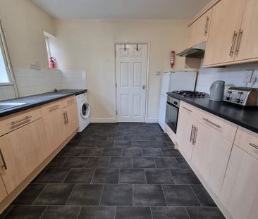 5 Bed Student Accommodation - Photo 5