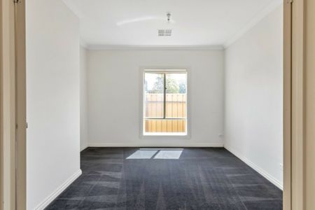 14 Chifley Avenue, Hope Valley SA, Belconnen - Photo 4