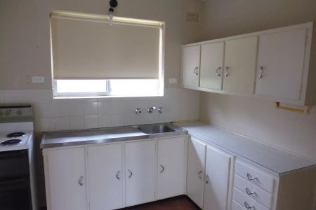 Close to Town - Photo 4