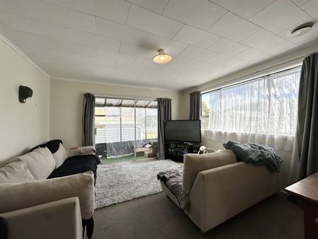 2 Bedroom Home in Upper Hutt - Photo 3