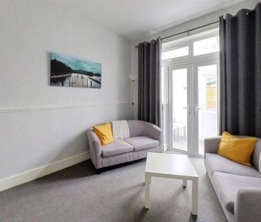 4 bedroom private hall to rent - Photo 1