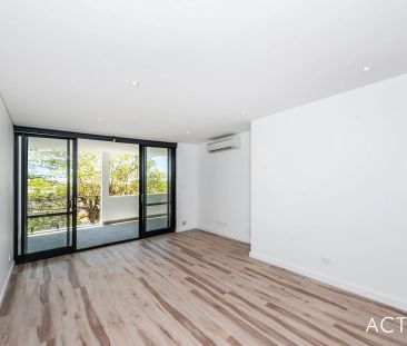 Contemporary Apartment within walking distance to shops, cinema, re... - Photo 2