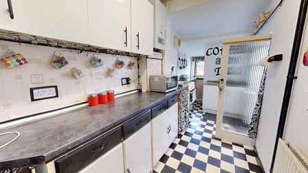 1 bedroom in a house share to rent - Photo 5
