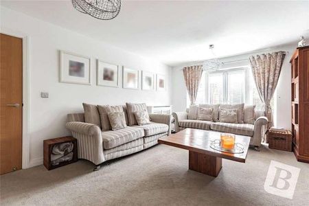 Whitefield Way, Kelvedon Hatch, Brentwood, Essex, CM15 - Photo 3