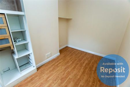 4 bedroom end of terrace house to rent - Photo 2