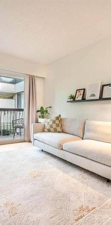 Kitsilano spacious and bright top floor suite- pet friendly - Photo 1