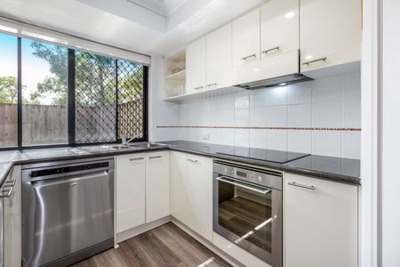 $750 per week / $3,000 Bond - Photo 5